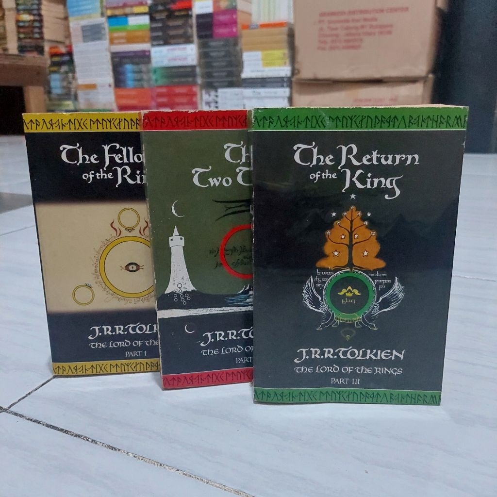PRELOVED BOOK - Novel The Lord of The Rings Set - JRR Tolkien (English)