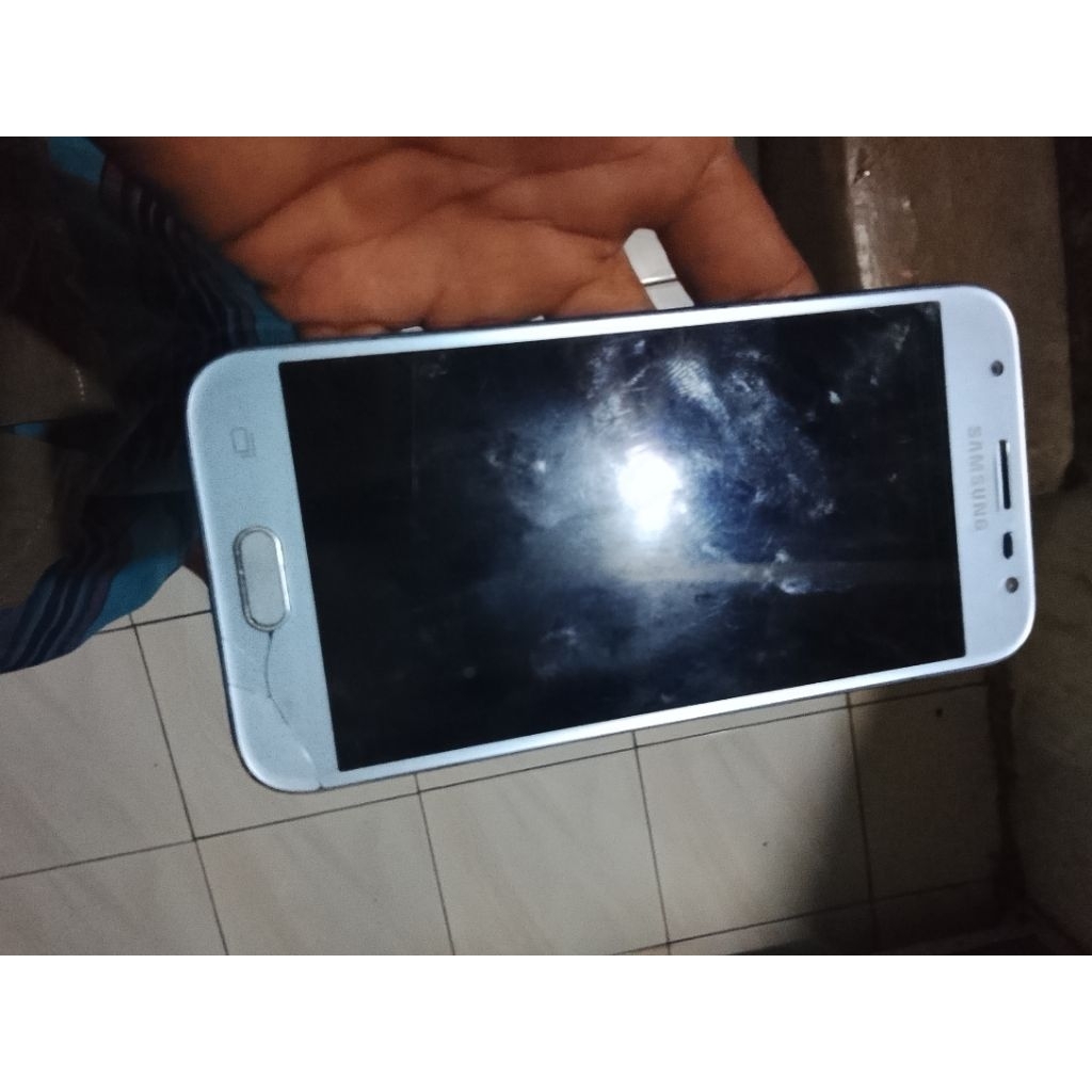 Samsung j3 pro 2/16 matot/bahan