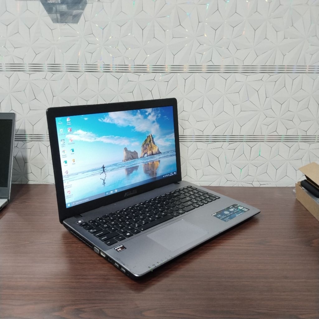 Laptop Asus X550D Amd A8 bekas siap pakai