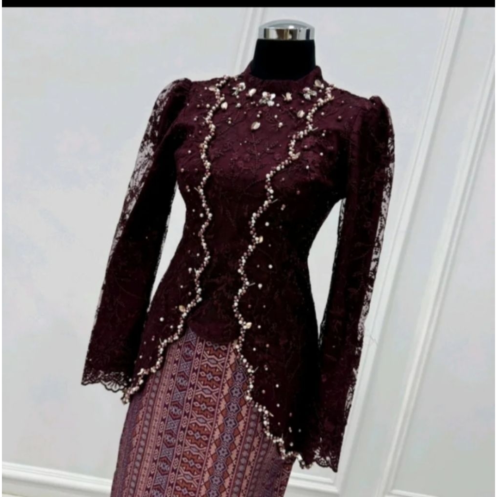 Kebaya burgundy Akita