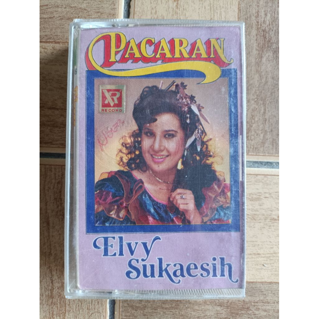 kaset pita ELVY SUKAESIH "pacaran"