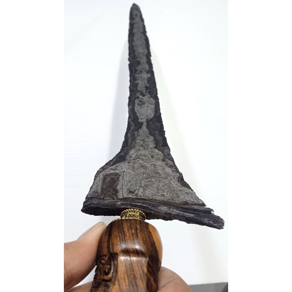 Keris sepuh Brojol Temuan Warangka Kayu Gaharu Asli