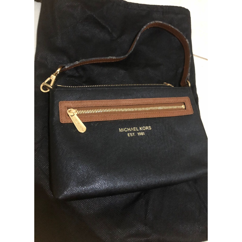 Authentic NWT Michael Kors leather Saffiano Wristlet