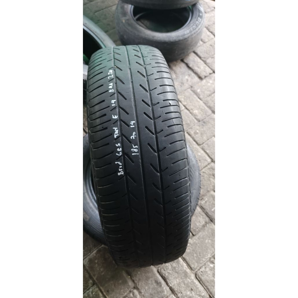 Ban bekas garitan Bridgestone B250 185/70 R14 belum ada tambalan tahun pembuatan 2014 BAA