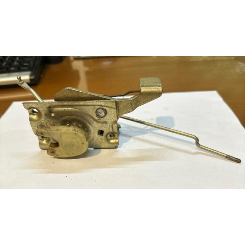 Front left door lock/door lock depan kiri Fiat 132 S GL GLS