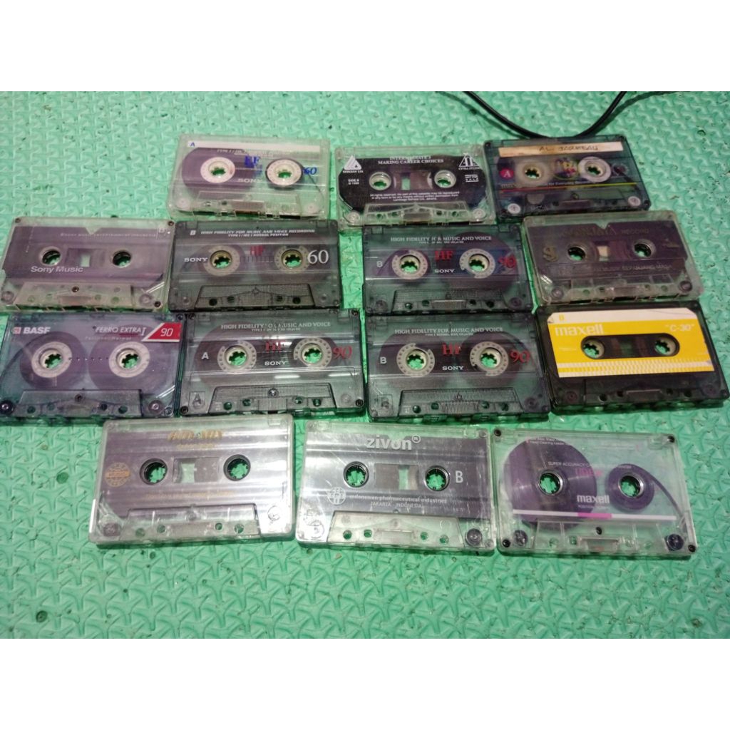 Kaset pita rekaman sudh ada isinya