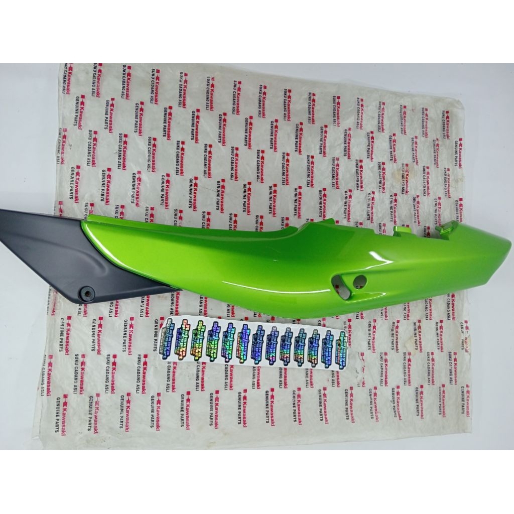 BODY BELAKANG NINJA RR OLD CBU ZX BAHAN GADING BAGIAN KIRI WARNA HIJAU METALIK ORIGINAL KAWASAKI 360
