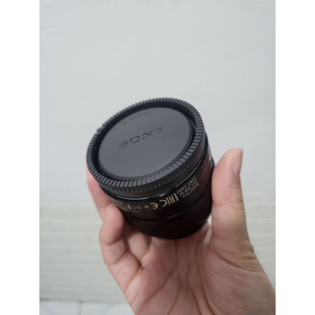 SONY E 35MM F1.8 OSS LENS - LENSA SONY E-MOUNT 35MM F1.8 OSS LENS Second. LIKE NEW