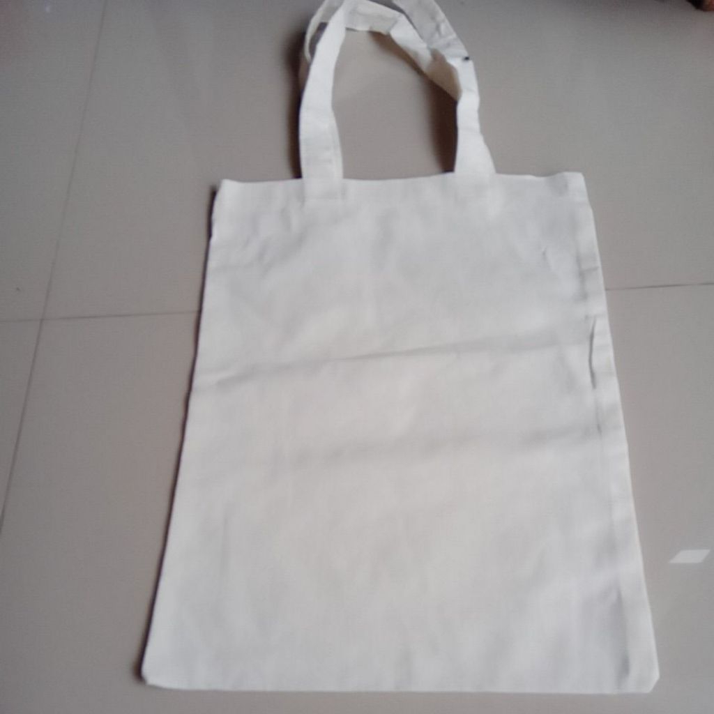 Totebag premium putih polos ukuran 30 x 40