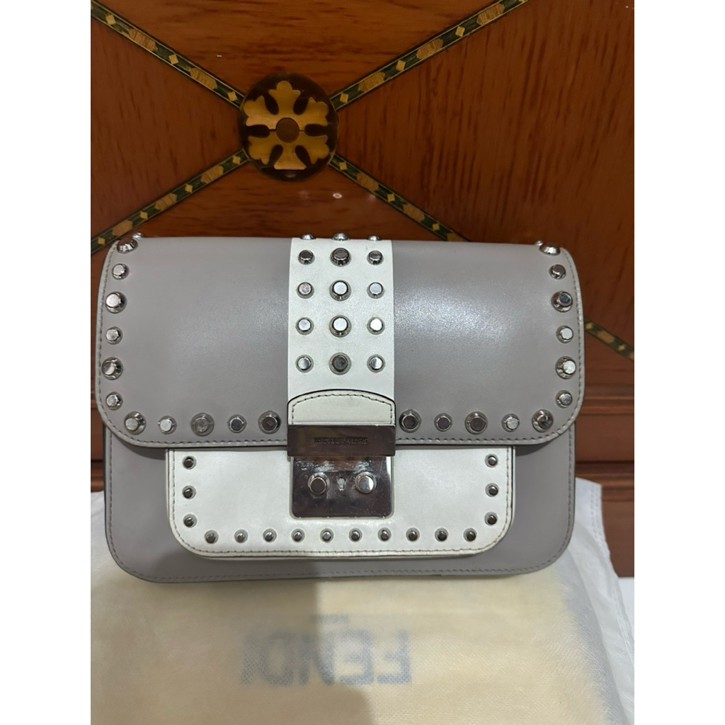 MK Sloan Editor Grey White Studed