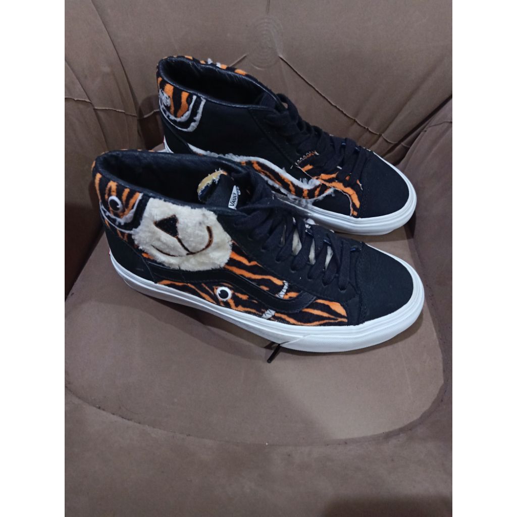Vans Mid Zoo Skool VLT LX "Unstuffed Animal" - Black Leopard y2k sepatu