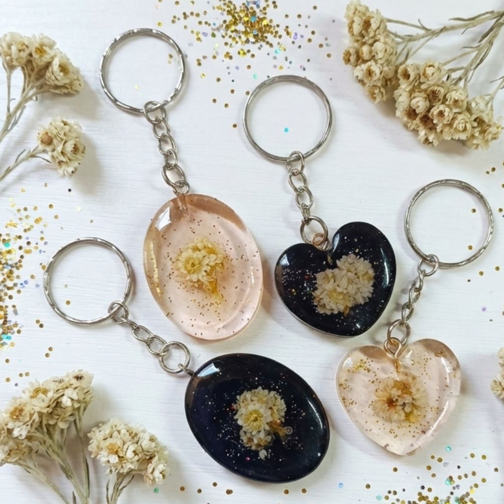 Handmade Edelweiss Flower Keychain - Kado Spesial Bunga Abadi