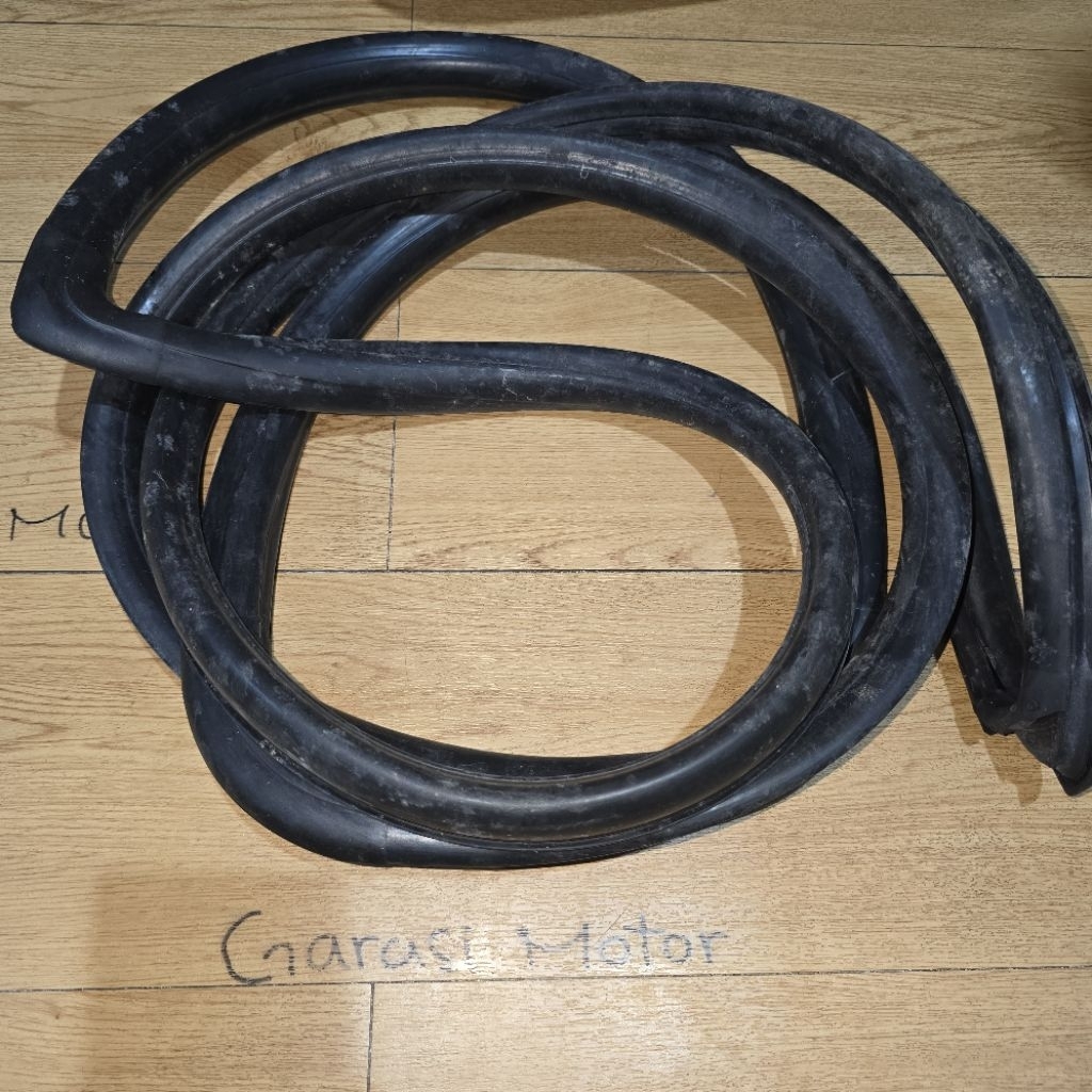 KARET KACA DEPAN panther