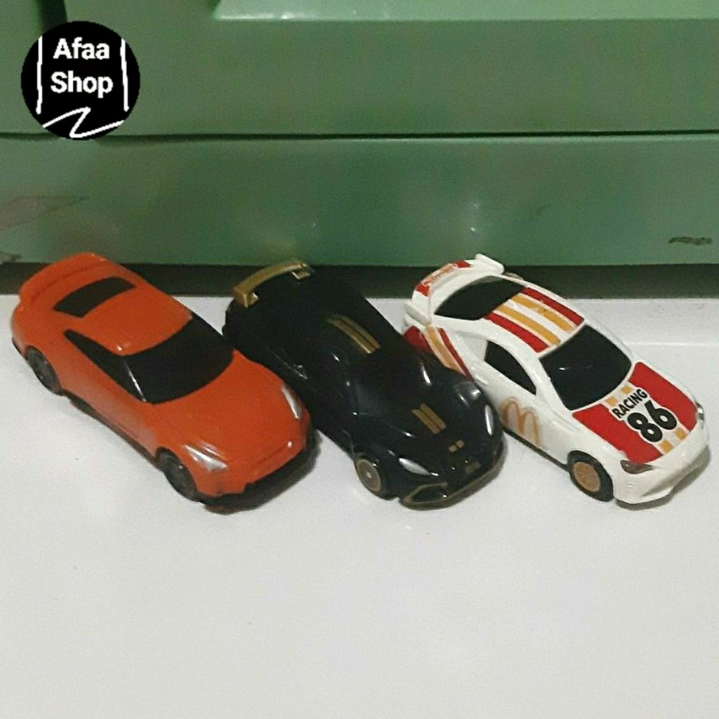 Mainan preloved happy meal mcd jepang 2017 mobil car diecast tomica nissan gt-r dan lotus exige r-gt