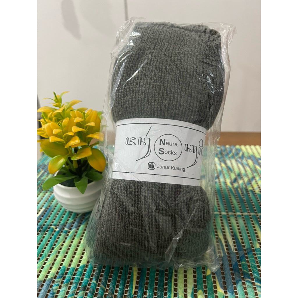 Kaos kaki musim dingin super tebal