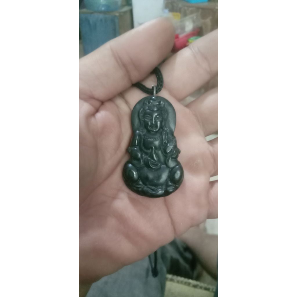 liontin giok hitam (black jade)