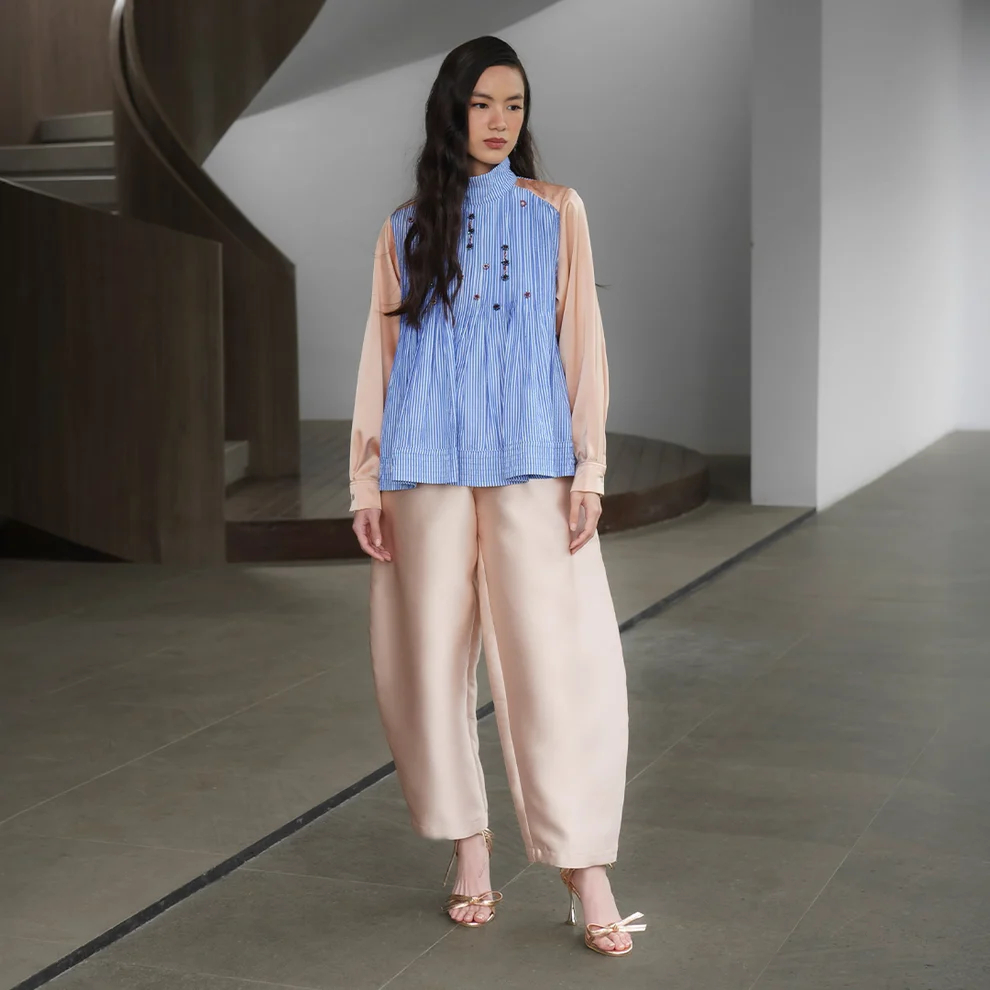 Arra Top Mezzanine Jenna and Kaia