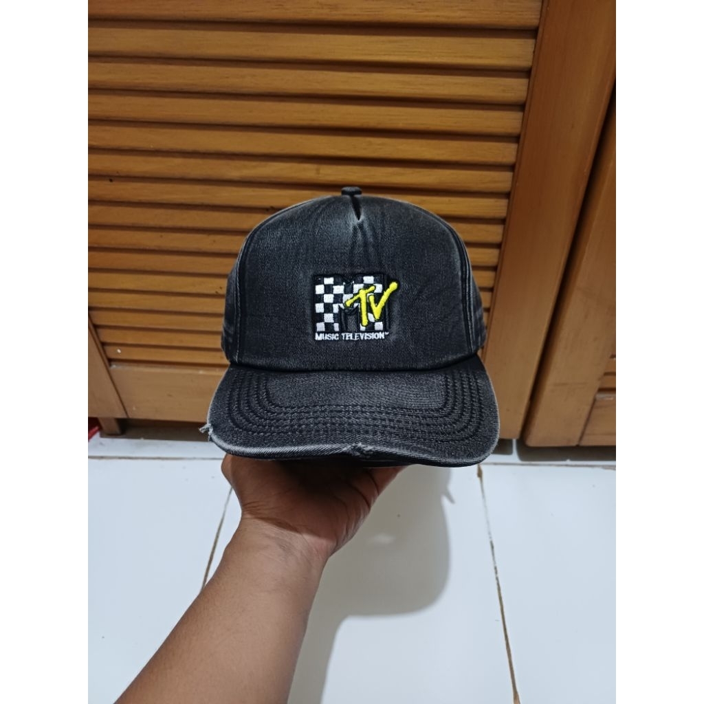 Topi Nevada Ripped Washing MTV Embro