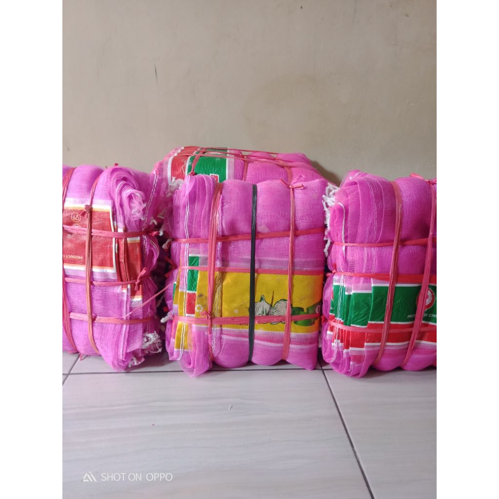 Karung bawang bekas, Brongsong kelengkeng, Karung pembungkus buah. Isi 20 pcs