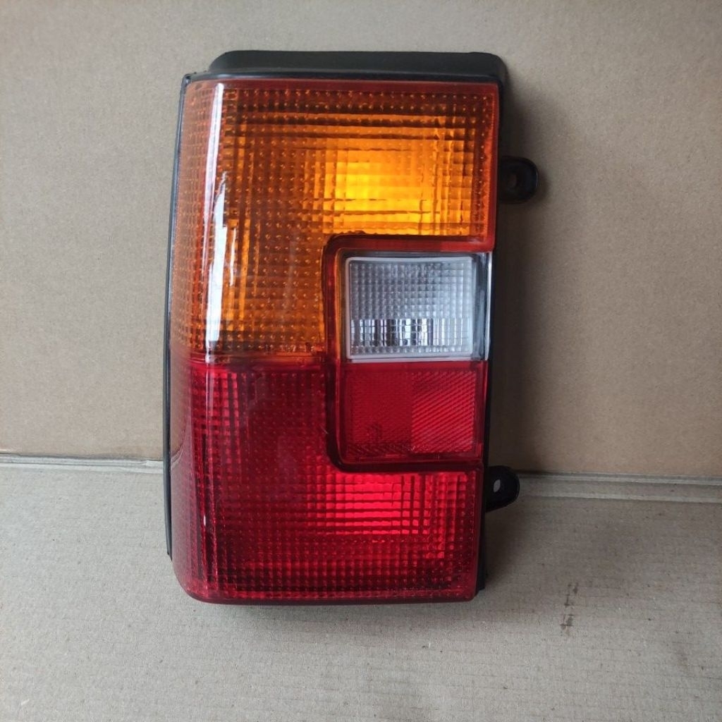 stoplamp KIRI daihatsu charade G11