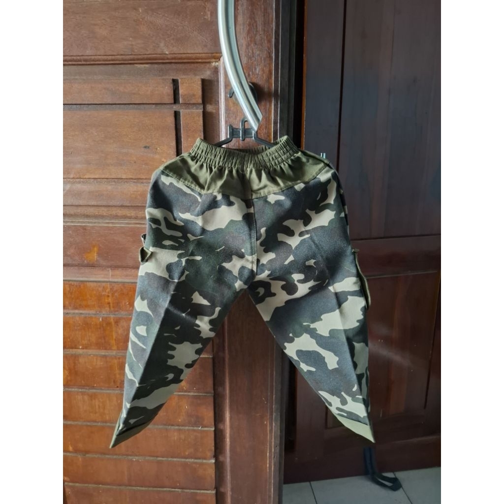 CELANA DAN ROMPI TENTARA ANAK TK (UK 6)