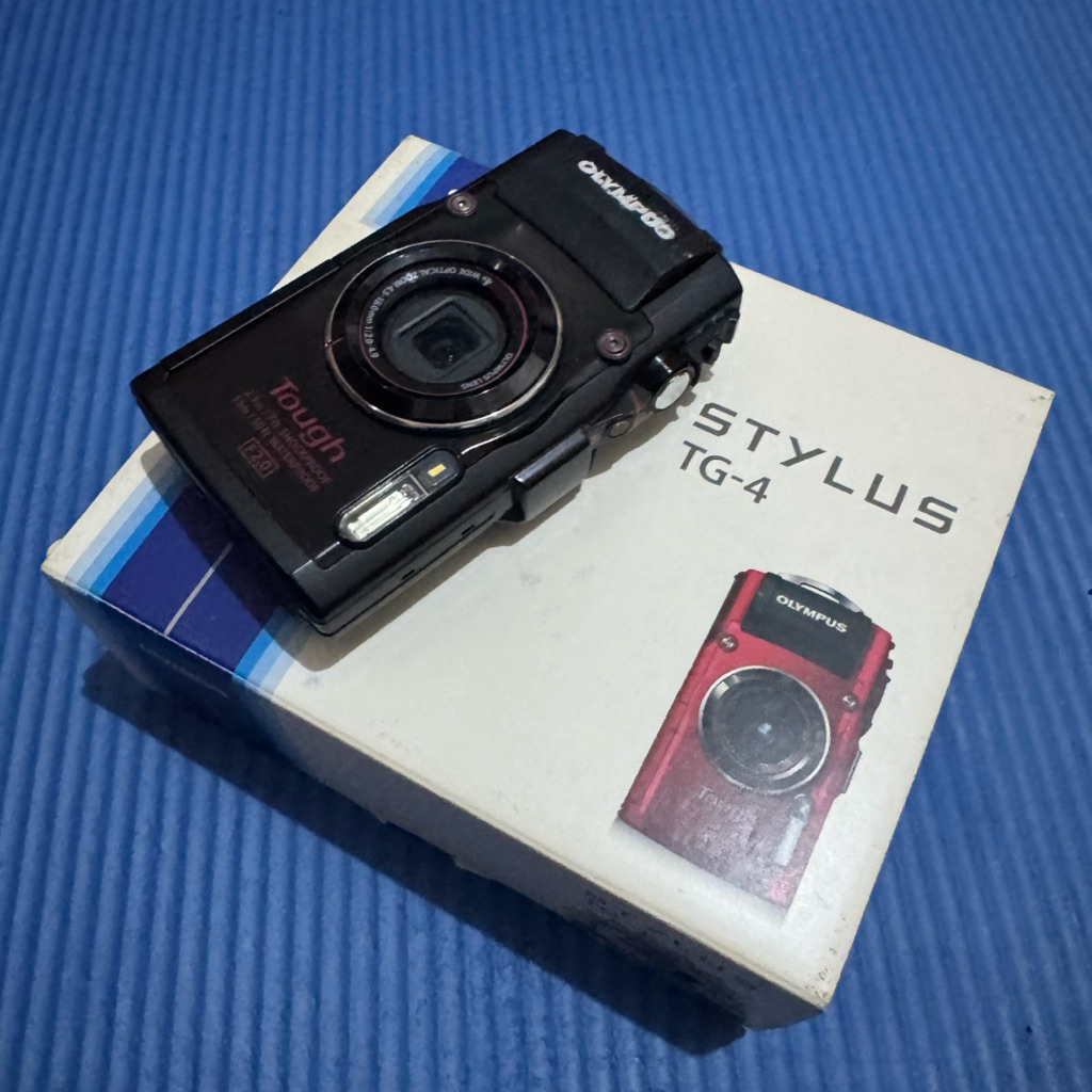 Olympus Tough TG-4 Waterproof