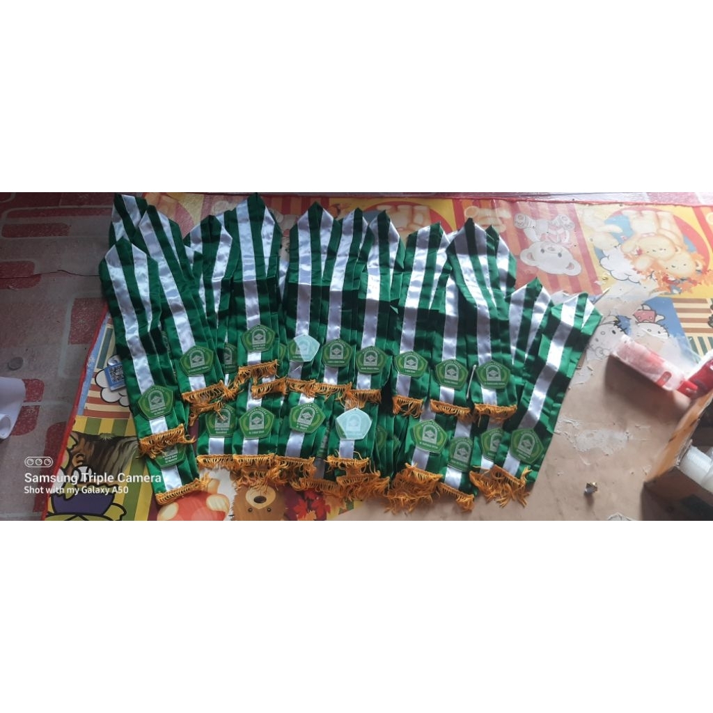 Kalung samir Wisuda + Pin Akrilik untuk SD/MI/Paud