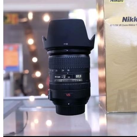 Lensa Nikon 18-200mm VR