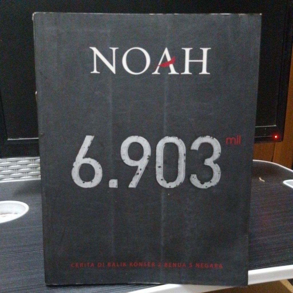[PRELOVED] NOAH 6.903 mil Cerita di Balik Konser 2 Benua 5 Negara