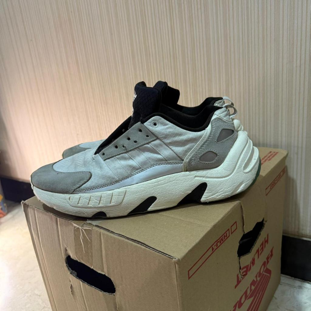 Sepatu Second ZX 22 BOOST SHOES ADICLUB SIZE 45 Sneakers White Jet GOOD CONDITION MIDSOLE EVA SUEDE 