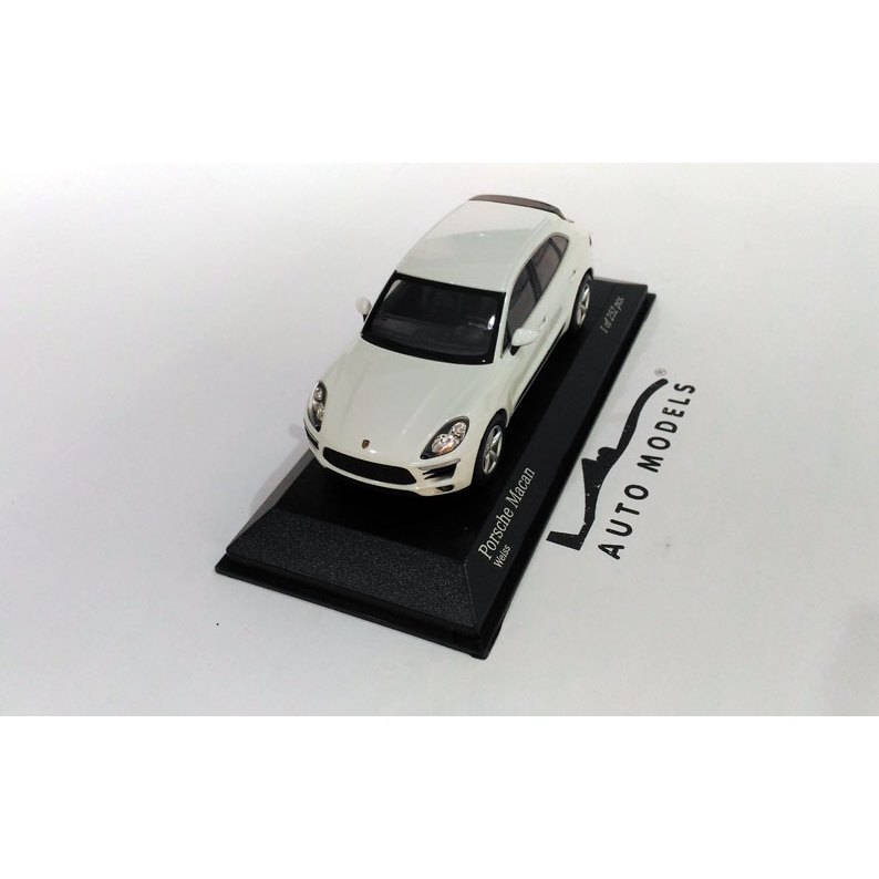 Minichamps Porsche Macan 2013 White