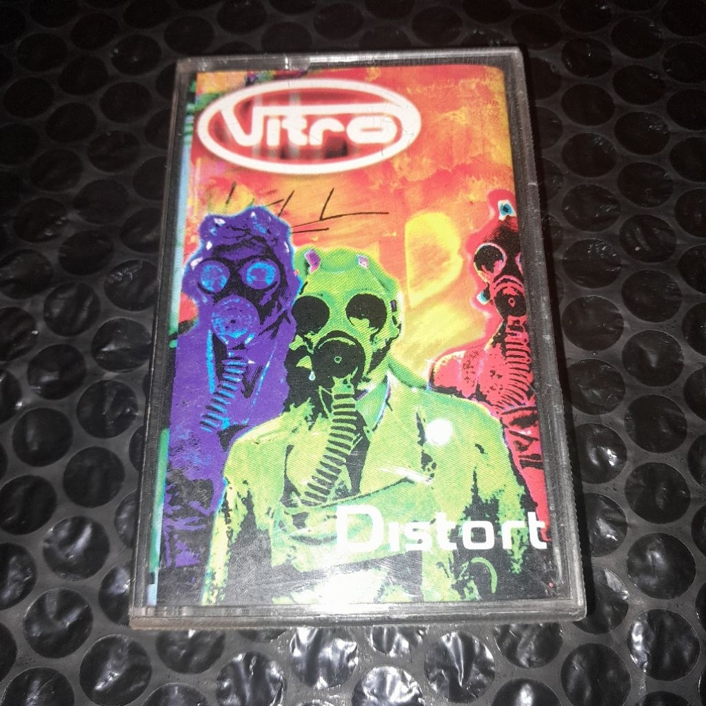 kaset pita vitro distort