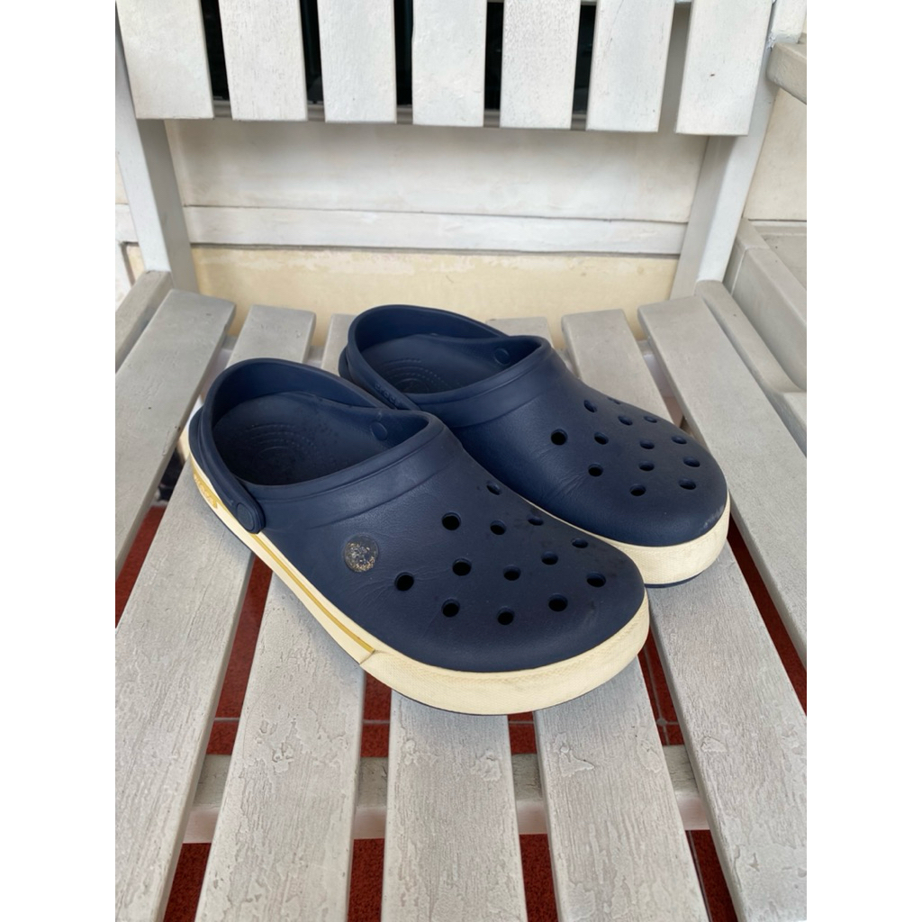 (preloved) sepatu sandal crocs pria navy original brand size 40
