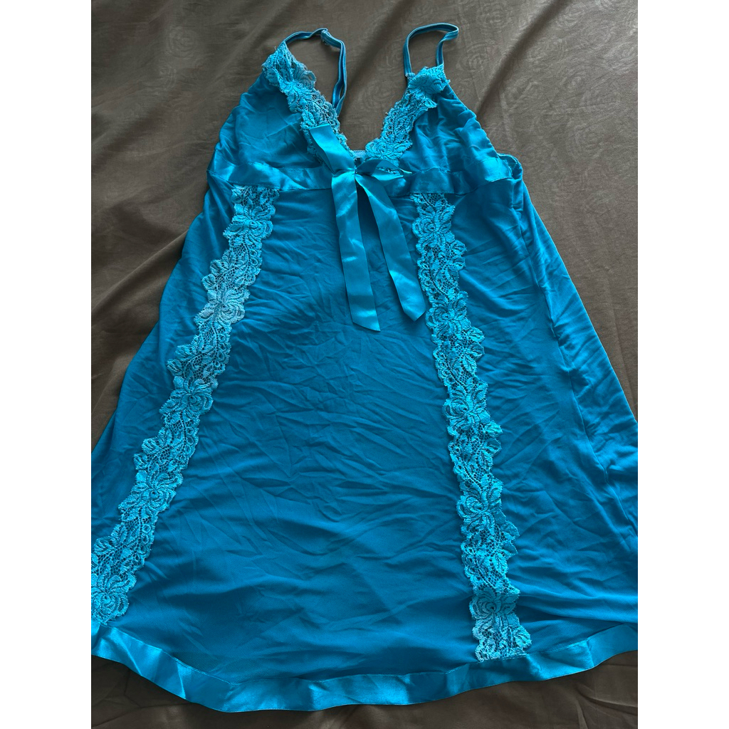 gaun tidur biru muda
