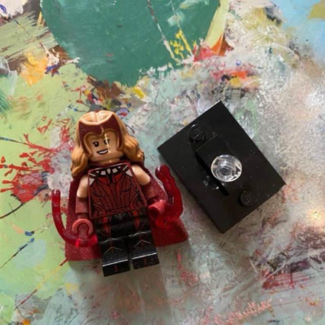 Lego Scarlet Witch Marvel Minifigure V1