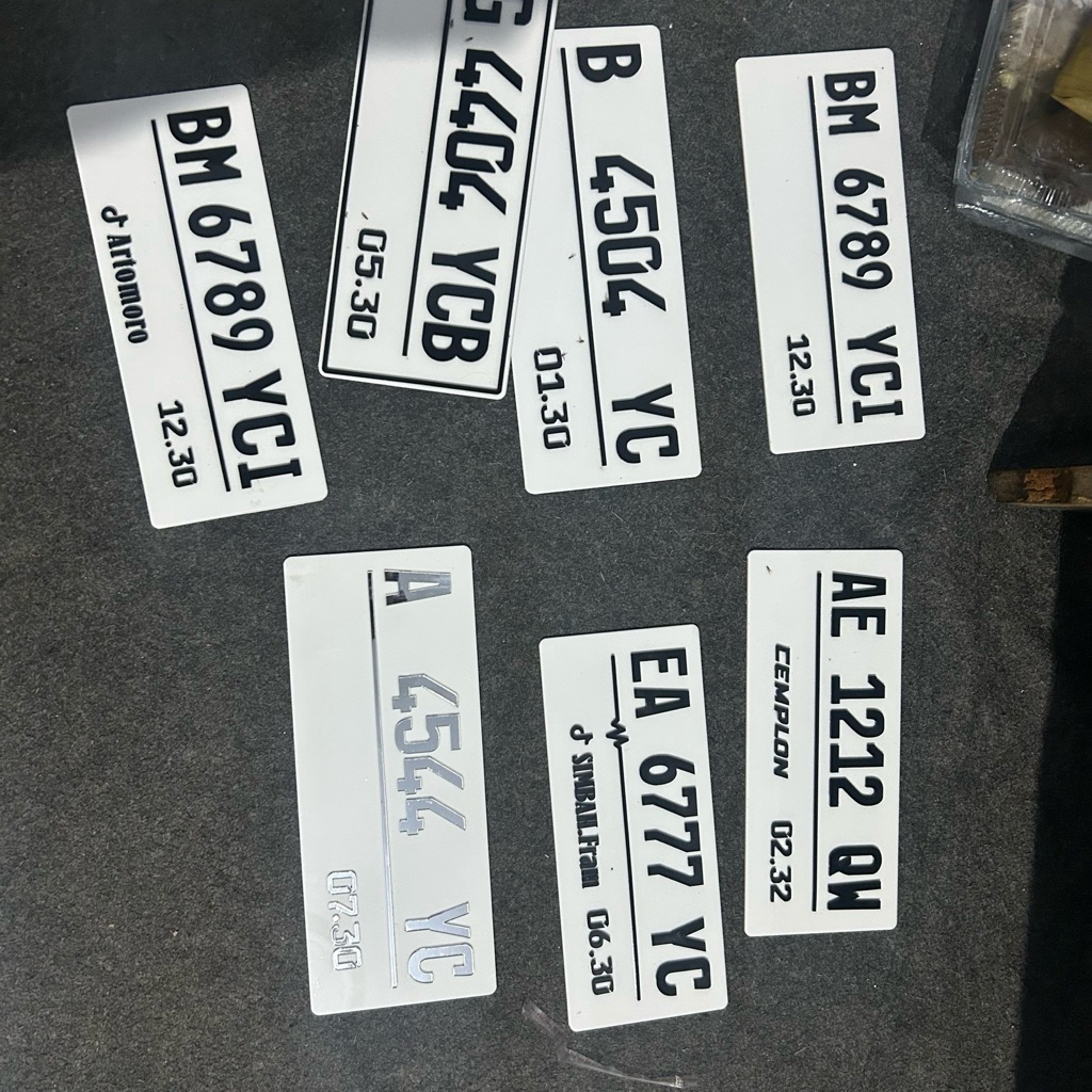 PLAT CUSTOM AKRILIK TIMBUL. plat motor timbul, plat nomor motor akrilik, plat nomor motor timbul