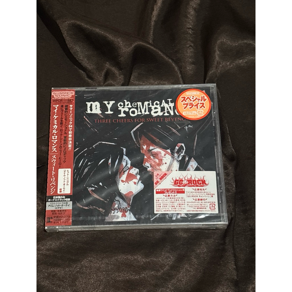 CD ALBUM MY CHEMICAL ROMANCE - THREE CHEERS FOR SWEET REVENGE ORIGINAL (SEALED)