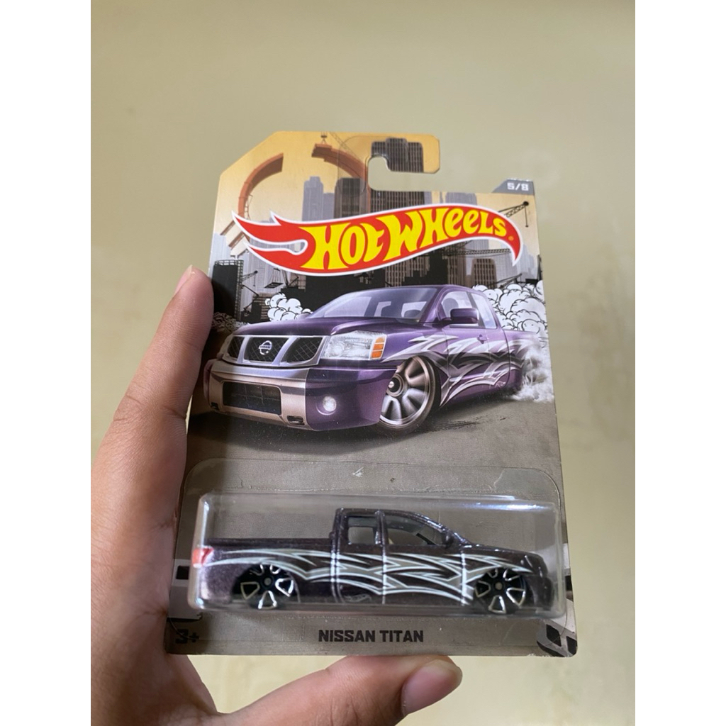 Hot Wheels Nissan Titan - Truck Series