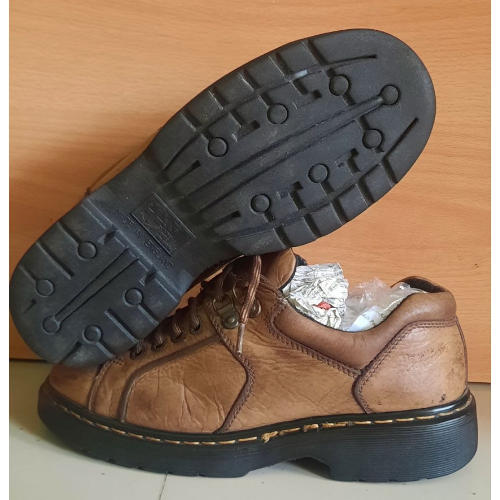 Sepatu Dr. Martens England 43