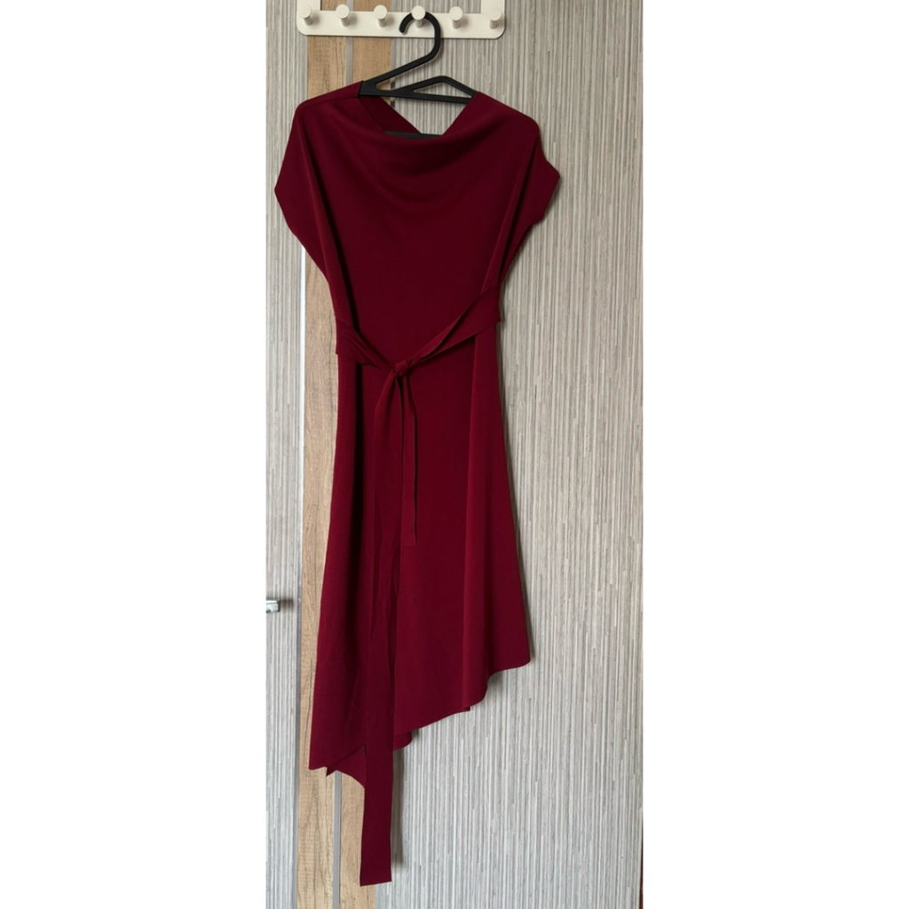 dress merah maroon