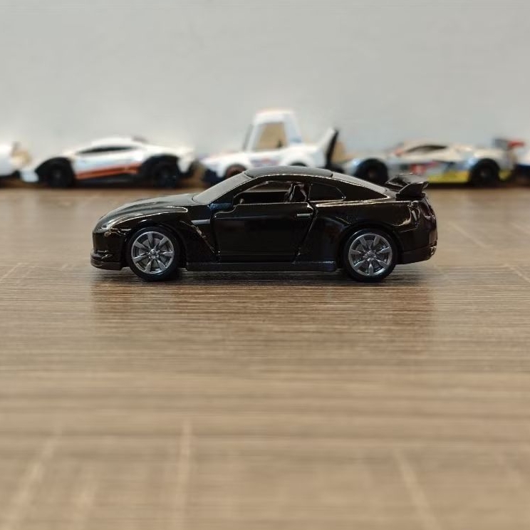 tomica nissan GTR r35 hitam (tanpa box, kondisi mulus)