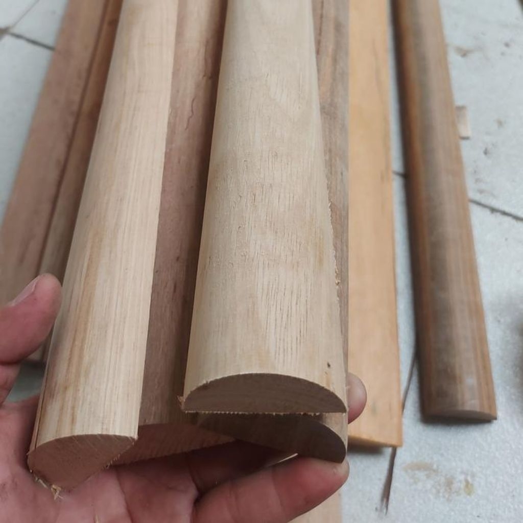 kayu bulat setengah lingkaran