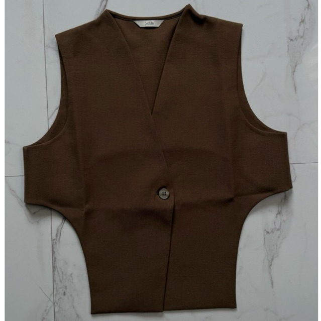 new minji vest jedda in saddle
