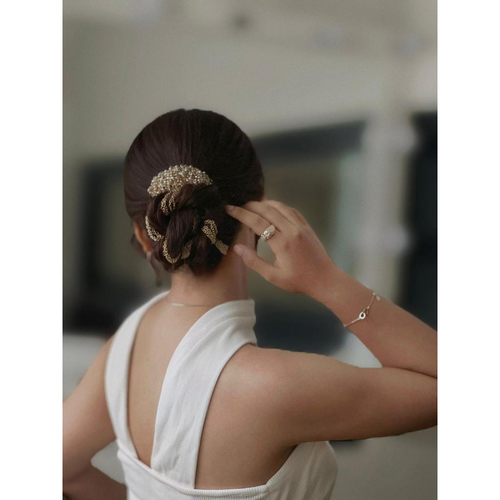 HP151197 – Crystal Hairpiece With Gold Tassle