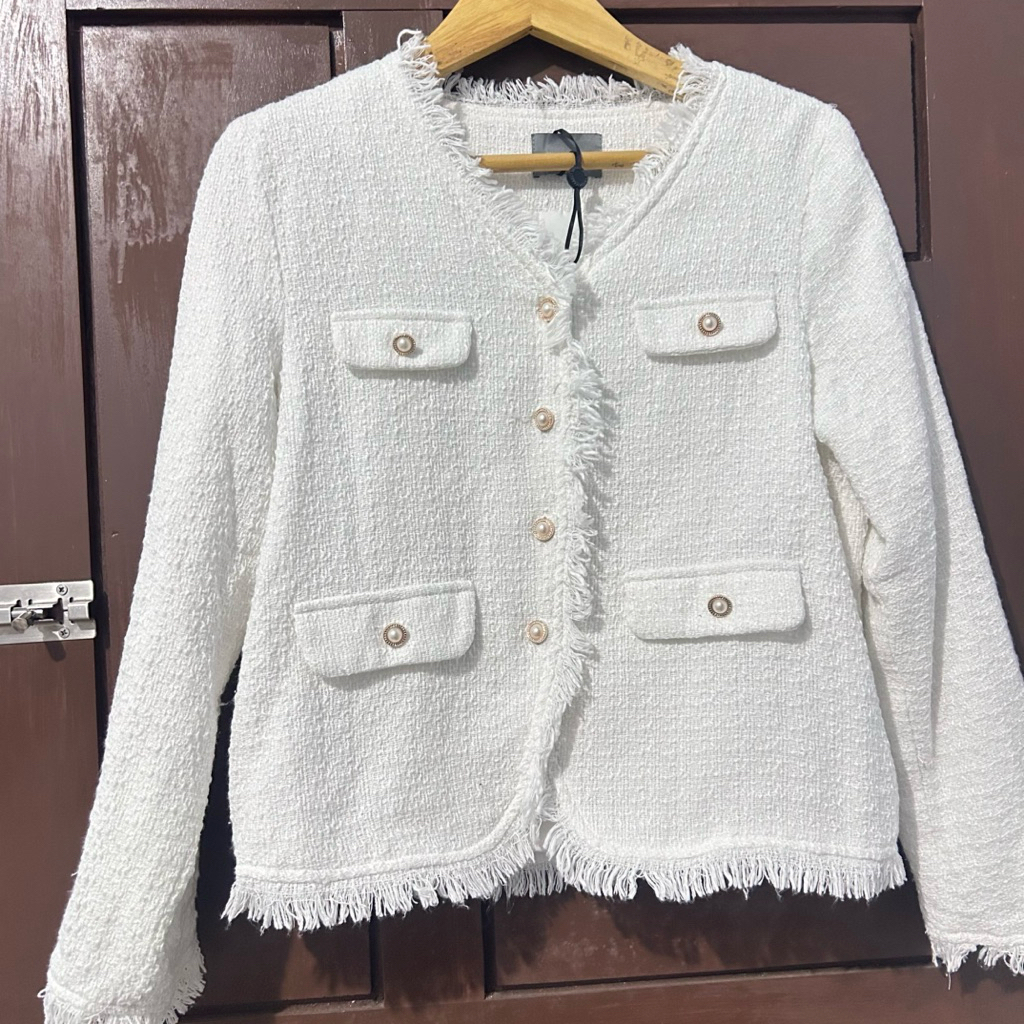 This Is April Outer Blazer Tweed Putih Atasan Formal Wanita Korean Look Hijab Friendly Blazer Kantor