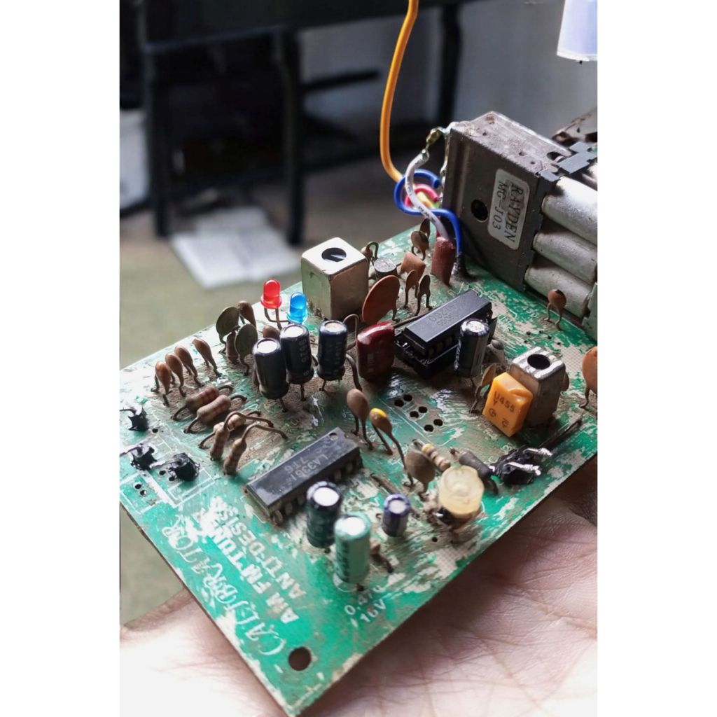 KIT Radio Tuner FM dan AM