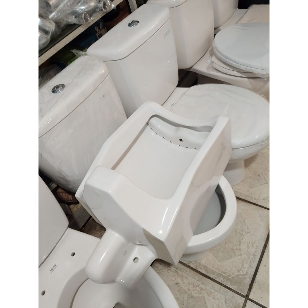 urinoir / tempat kencing pria TOTO U. 57/U.57 M body only