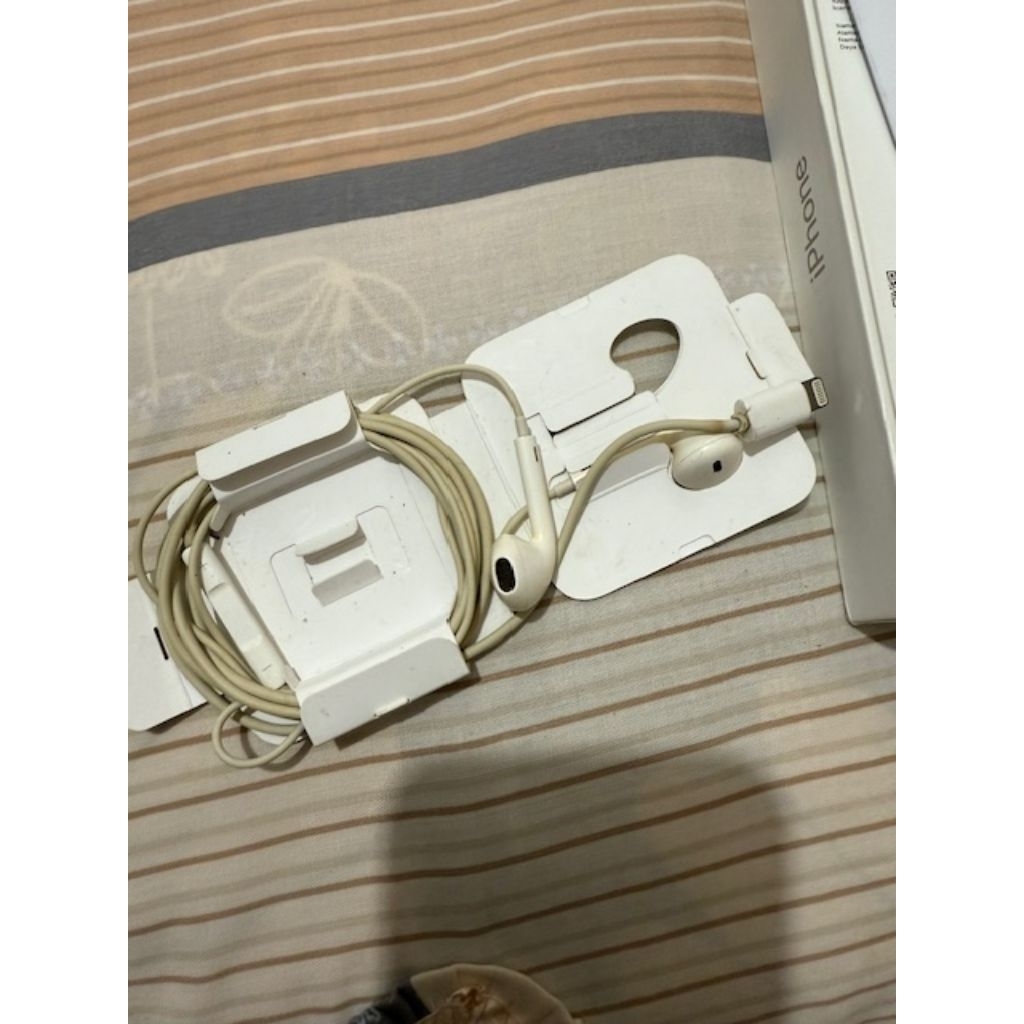 headset ori bekas iPhone 11promax ORI TDK pakai bluetooth, lngsung colok langsung ada suara