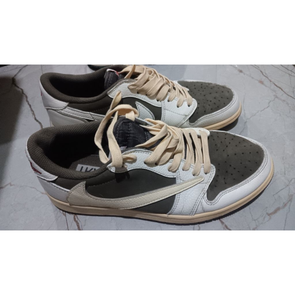 AJ LOW TRAVIS SCOTT white mocca