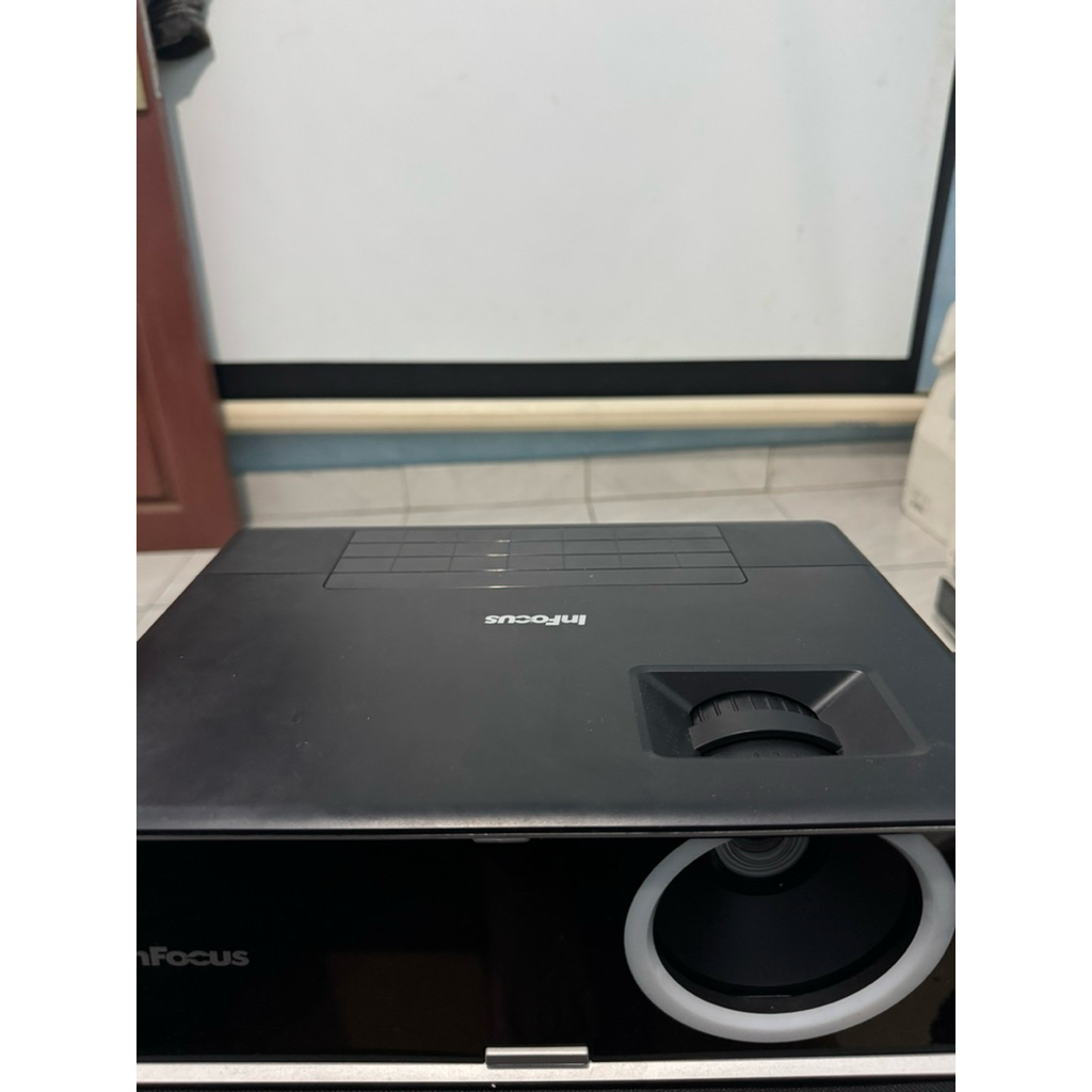 Proyektor Infokus in3116